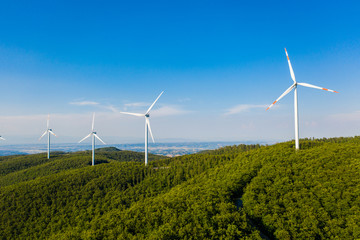 Centrali elettriche con turbine eoliche per la produzione di energia in città