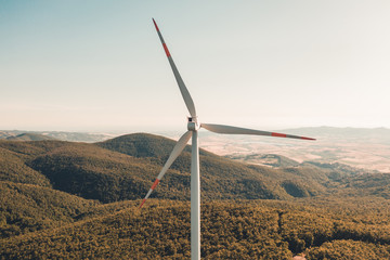 Centrali elettriche con turbine eoliche per la produzione di energia in città