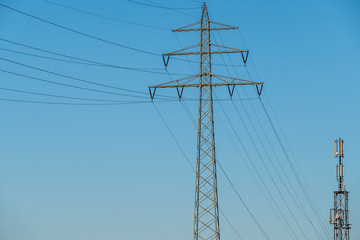 Strommasten einer &Uuml;berlandleitung