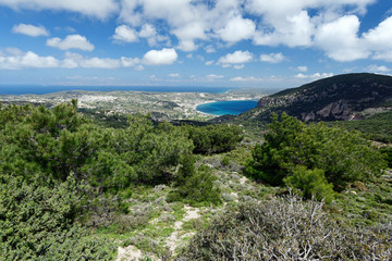 Blick auf die Küste und den Salzsee Alikes auf Kos, Griechenland