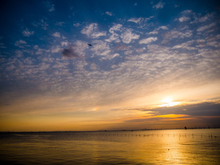 Obraz premium 夕暮れ時の海