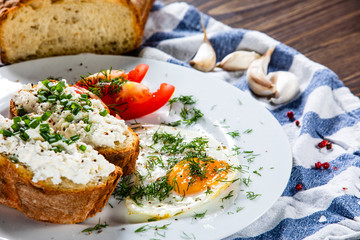 Breakfast - fried egg, toasts and vegetable salad