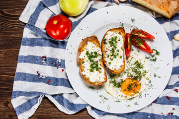 Breakfast - fried egg, toasts and vegetable salad