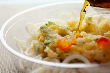 お惣菜の冷やし天ぷらうどん