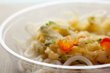 お惣菜の冷やし天ぷらうどん