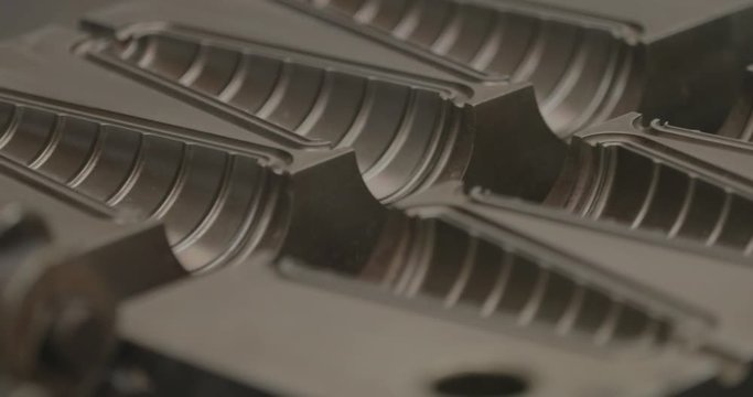 Metal die for making rubber parts