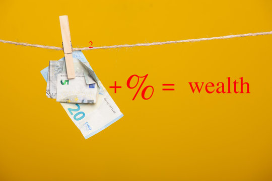 La moneda de Euro es la moneda de la comunidad econ&oacute;mica europea. El dinero es la materia prima de los bancos que lo dejan a un tipo indeterminado de inter&eacute;s. Las empresas pagan a sus trabajadores. La