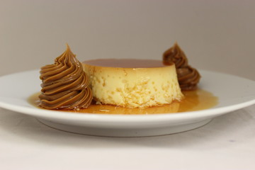flan with dulce de leche