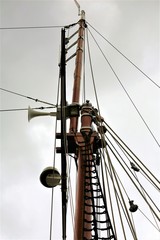 Obraz premium old wooden pole