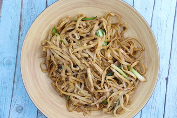 Nouilles chinoises dans un bol