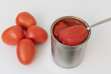 Tomate entero pelado en conserva