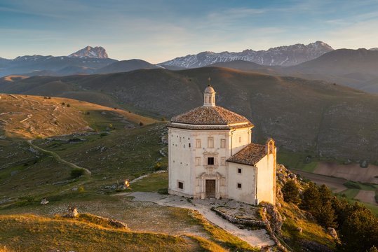 Santa Maria della Piet&Dagger;, Calascio, Corno Grande behind, Gran Sasso, Abruzzo, Italy, Europe