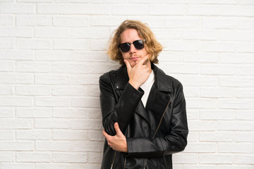 Blonde man with sunglasses thinking an idea