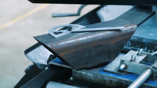 Protractor disc sliding and metal billet lie on machine for cutting metal