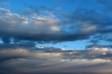 Fototapeta premium błękitne niebo z chmurami