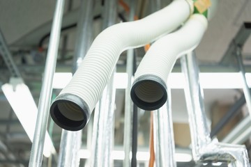工場の送風のダクト