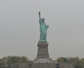 Plakat Statue of Liberty on an Overcast Spring Morning