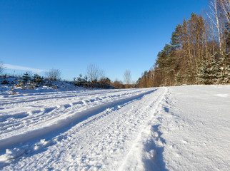 Fototapeta na wymiar A winter asphalt road