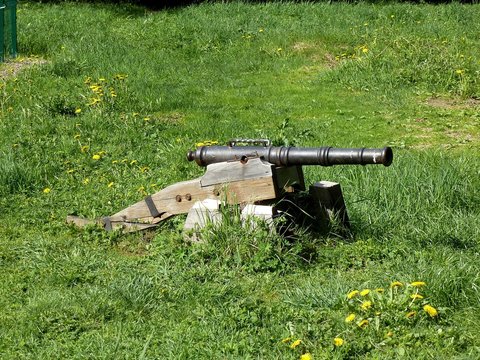 Artillery gun on a green meadow