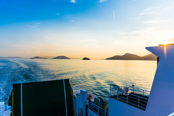 小豆島フェリーから夕刻の海を望む