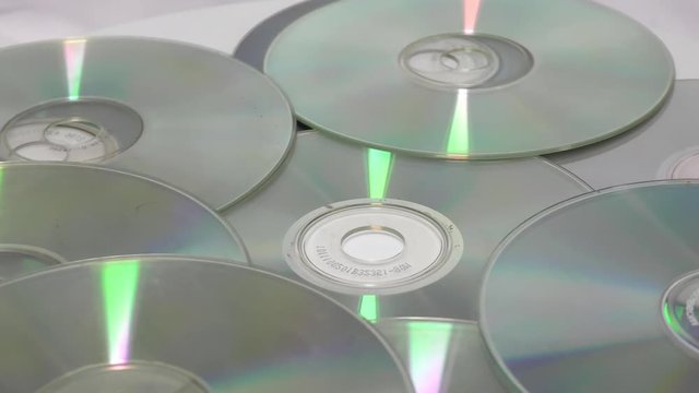 The circular motion of light and base on cds and dvds