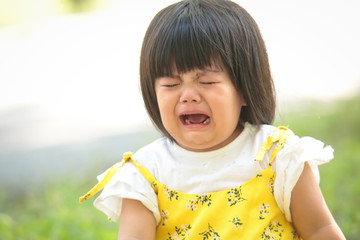 泣く女の子