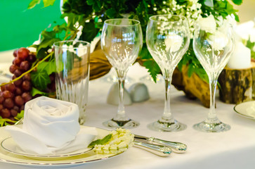 Luxury wedding party dinner table setting concept.