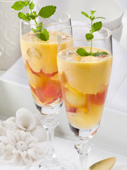 Copa de frutas con helado