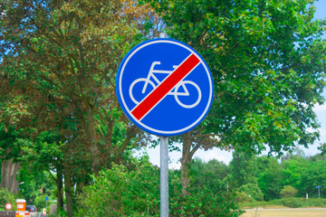 Dutch road sign: end of bike path