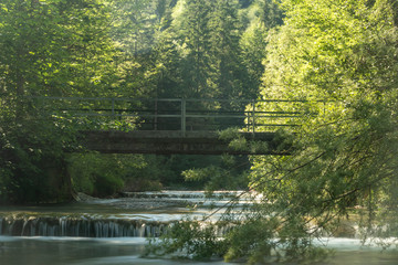 Fototapeta na wymiar Brücke in den Alpen über den Giessenbach