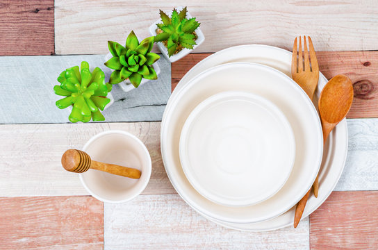 Eco-friendly biodegradable paper dishes and glass.