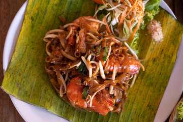 Obraz na płótnie Canvas pad thai, the delicious local thai food