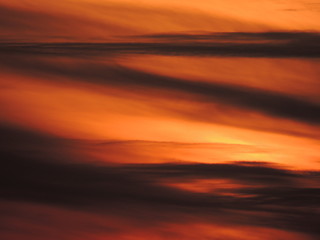 Puesta de sol y resplandor del atardecer en la playa de La Lanzada (O Grove, España). 27 de agosto...