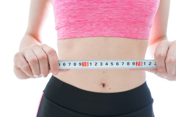 ダイエットをする若い女性