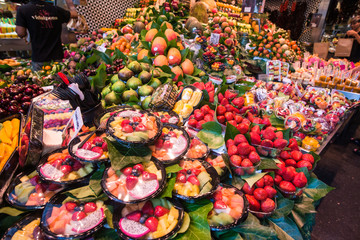 ボケリア市場の果物屋さん