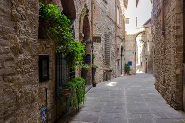 Fototapeta na wymiar streets in Todi medieval town in Umbria
