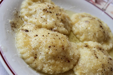 tortelli di patate e porcini al burro fuso e salvia