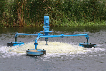 Water treatment by adding oxygen to the water using a propeller to hit the bubbles.