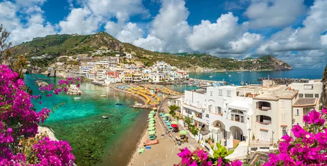 Abwaschbare Fototapete Neapel Landschaft mit Dorf Sant Angelo, Küste von Ischia, Italien