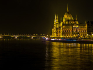 Fototapeta premium The Hungarian Parliament by night. Budapest, Hungary