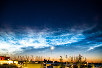 Nachtlichter am Nordhimmel an der Sommersonnenwende