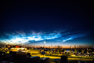 Nachtlichter am Nordhimmel an der Sommersonnenwende