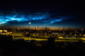 Nachtlichter am Nordhimmel an der Sommersonnenwende