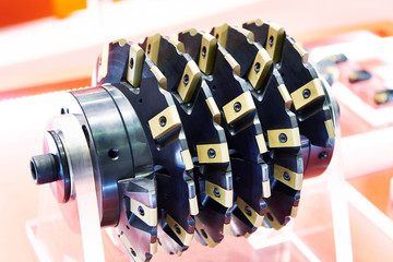 Gear-cutting hob mill