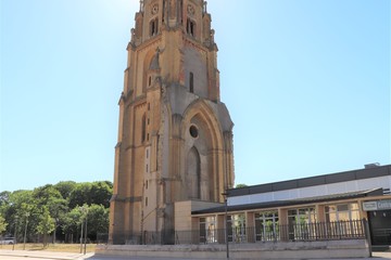 Fototapeta na wymiar Ville de Metz - Clocher de l'ancien temple évangélique de la Garnison - 19 eme siecle - Région Lorraine