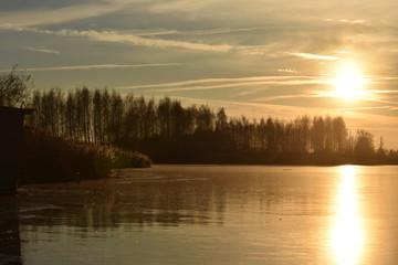 Obraz premium sunset over lake