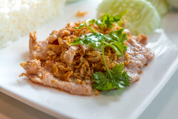 Fried pork with garlic and pepper is one menu of the people who like to eat most of Thailand.