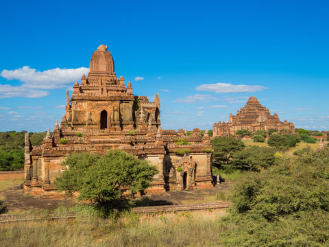 Myauk Guni Temple (to the left) and Dhammayan Gyi Temple (to the right) at sunrise. In Bagan, Myanmar