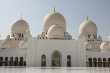 sheikh zayed mosque in abu dhabi