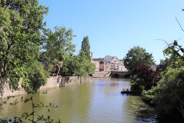 La rivière Moselle dans la ville de Metz - Département de la Moselle - Région Lorraine - France